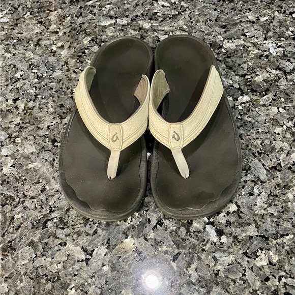 OluKai Women’s ‘Ohana Limited Edition Black and White Sandals Size 8 - Picture 1 of 8